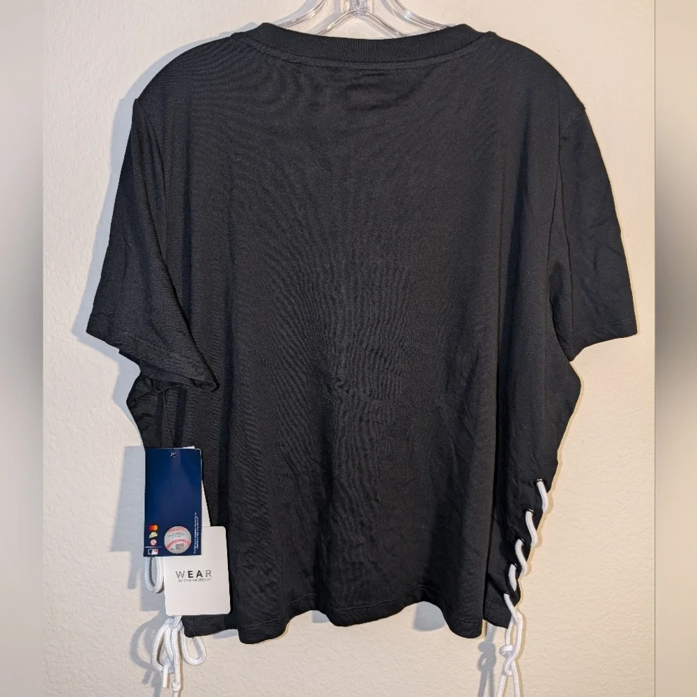 Pittsburgh Pirates Women’s Lace-Up T-Shirt – W.E.A.R. by Erin Andrews (Size XXL) - Picture 4 of 4